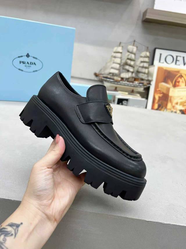 Factory Price: Prada: 2025 Autumn/Winter Collection. Upper: Imported split-edge