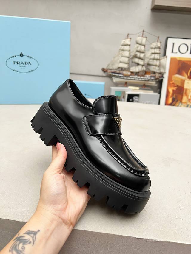 Factory Price: Prada: Upper: Imported split-edge beads, cow patent leather, high