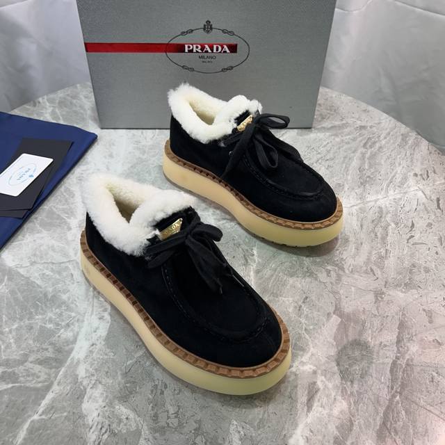 Latest P brand furry shoes Upper: High-gloss cow suede Lining: 100% genuine wool