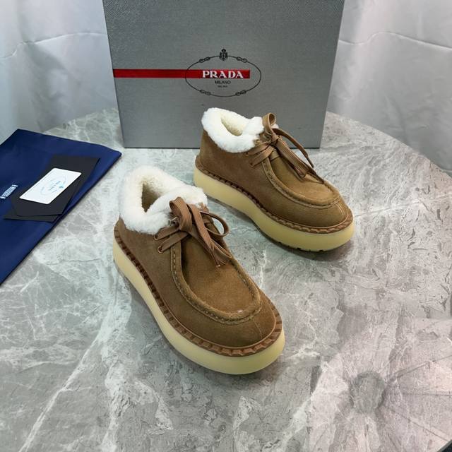 Latest P brand furry shoes Upper: High-gloss cow suede Lining: 100% genuine wool