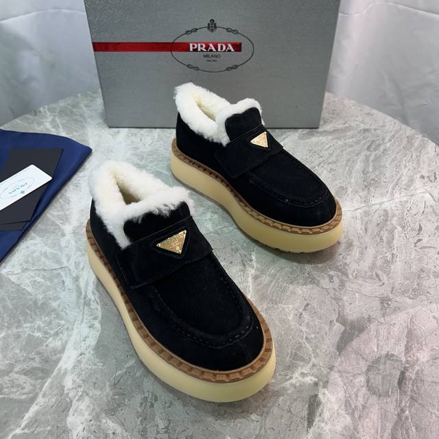 Latest P brand furry shoes Upper: High-gloss cow suede Lining: 100% genuine wool