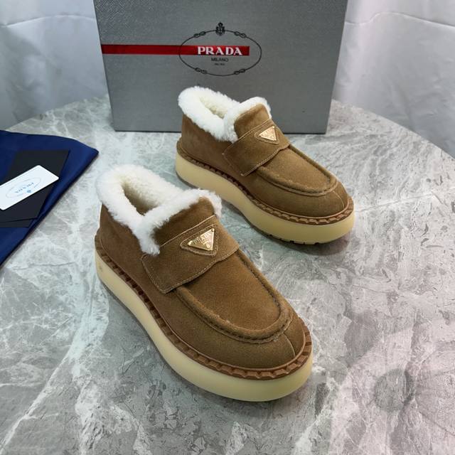 Latest P brand furry shoes Upper: High-gloss cow suede Lining: 100% genuine wool