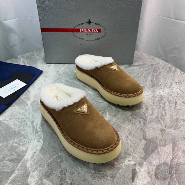 Latest P brand furry shoes Upper: High-gloss cow suede Lining: 100% genuine wool