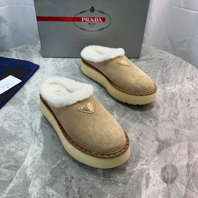 Latest P brand furry shoes Upper: High-gloss cow suede Lining: 100% genuine wool