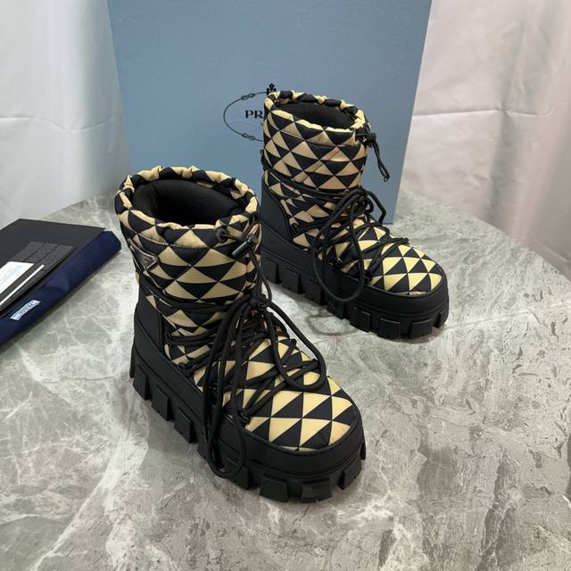 P-brand chubby snow boots Upper: Imported nylon fabric with embroidery Lining: W