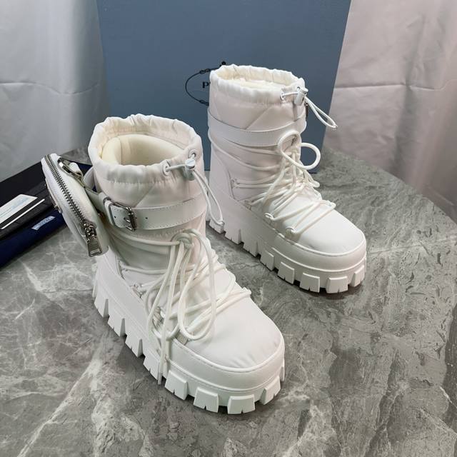 P-brand chubby snow boots Upper: Imported nylon fabric with embroidery Lining: W