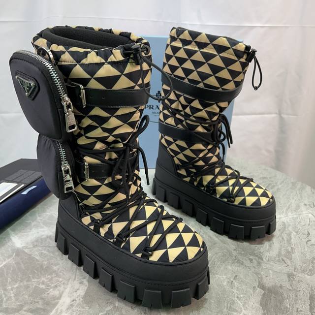 P-brand chubby snow boots Upper: Imported nylon fabric with embroidery Lining: W