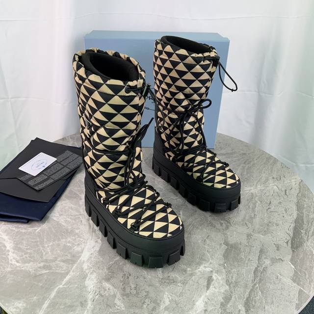 P-brand chubby snow boots Upper: Imported nylon fabric with embroidery Lining: W