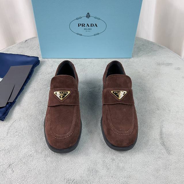 Latest P brand model. Outer: Super soft, high-gloss suede. Lining: Super soft, w