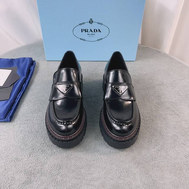 Latest P brand model. Upper: Imported split-edge cowhide leather. Lining: Super