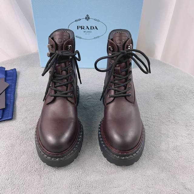 Latest P brand model. Outer: Original custom cowhide leather. Lining: Imported m