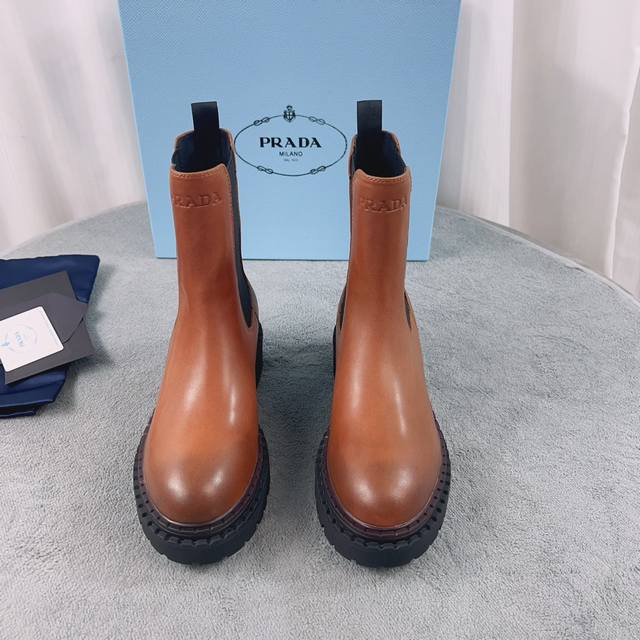 Latest P brand model. Upper: Imported split-edge beaded cowhide. Lining: Super s