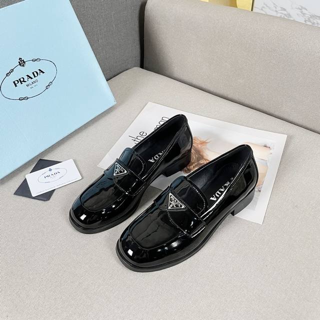 New model from Pujia official store, upper: cow patent leather, cow split leathe