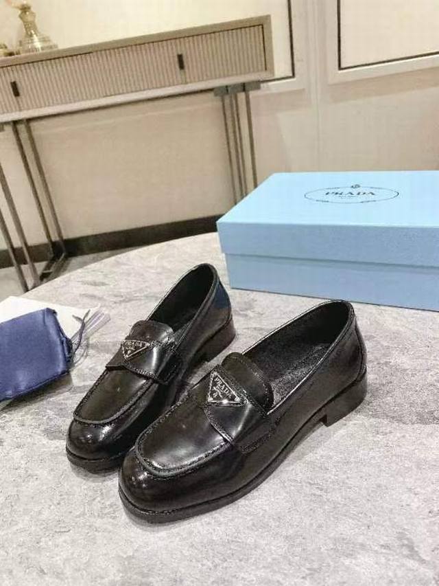New model from Pujia official store, upper: cow patent leather, lining: sheepski
