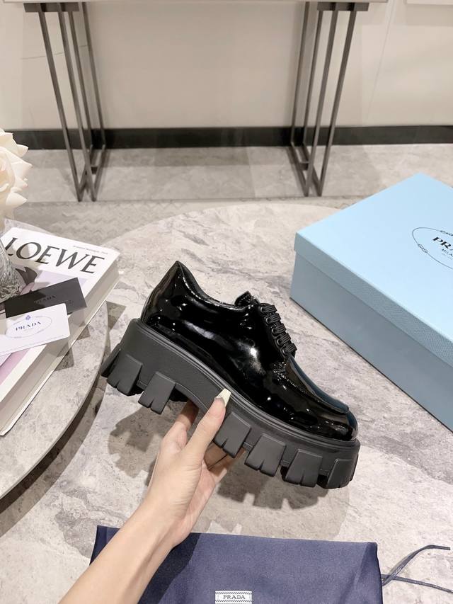 Prada: New black split-hem patent leather platform shoes, Material: Imported spl