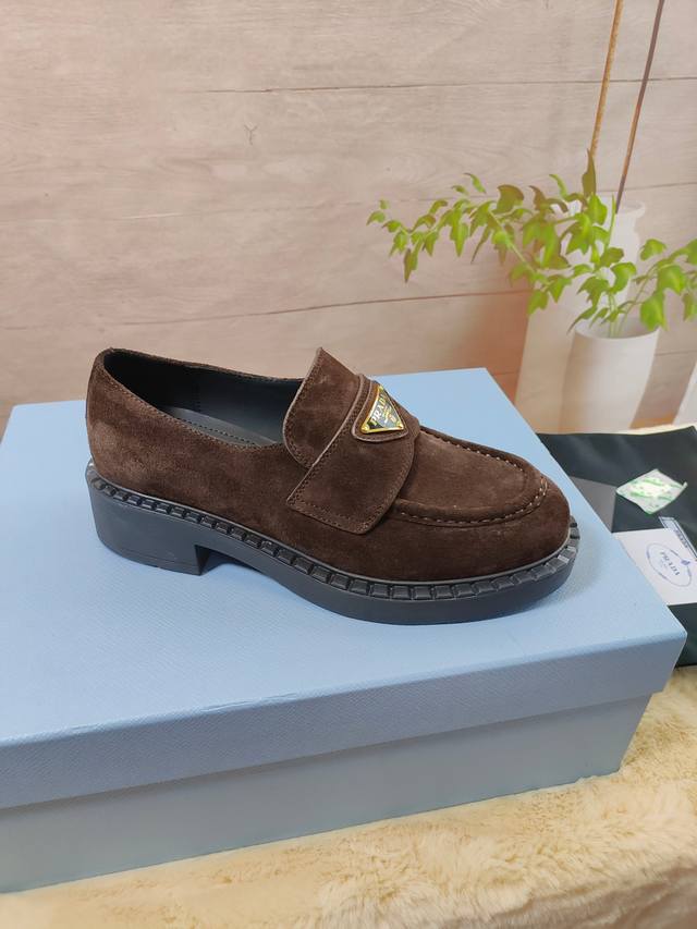 Factory Price: Prada Couple Style Fabric: Grade A imported high-gloss cow suede