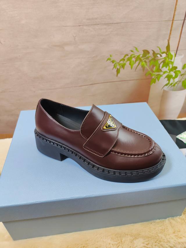 Factory Price: Prada Couple Style Material: Grade A imported high-gloss split-ed