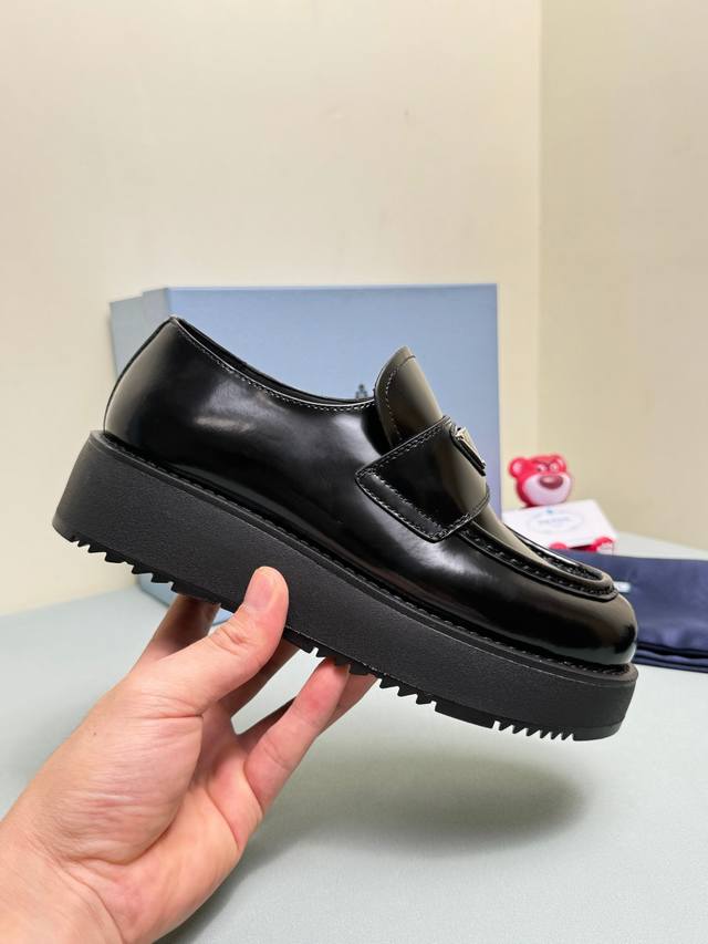 Factory Price: Prada Platform Loafers Upper: Imported split-edge patent leather