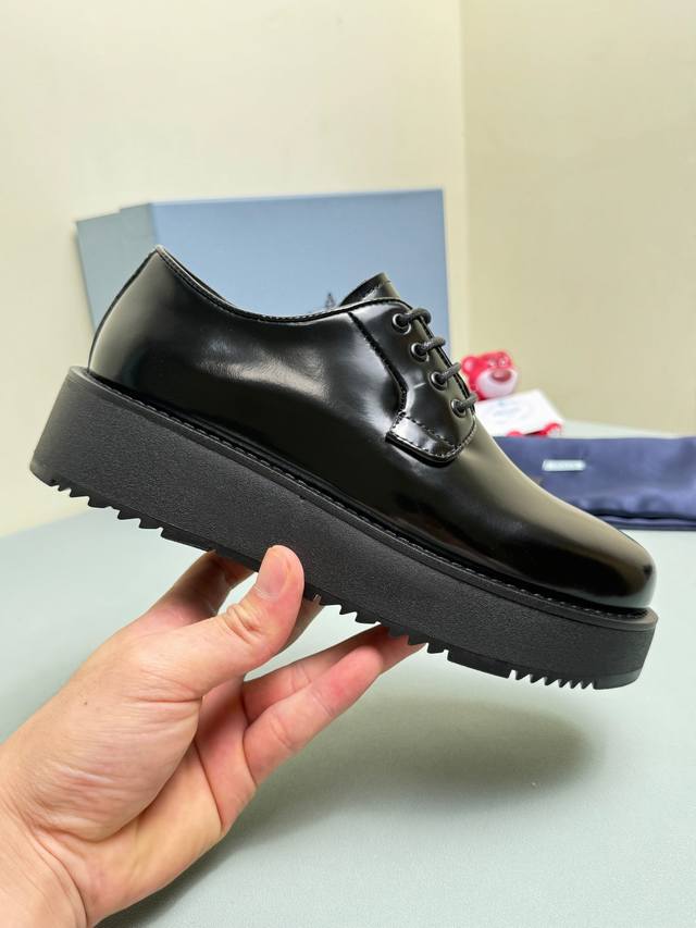 Factory Price: Prada Platform Loafers Upper: Imported split-edge patent leather