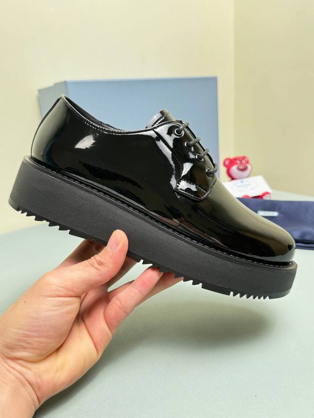Factory Price: Prada Platform Loafers Upper: Imported split-edge patent leather