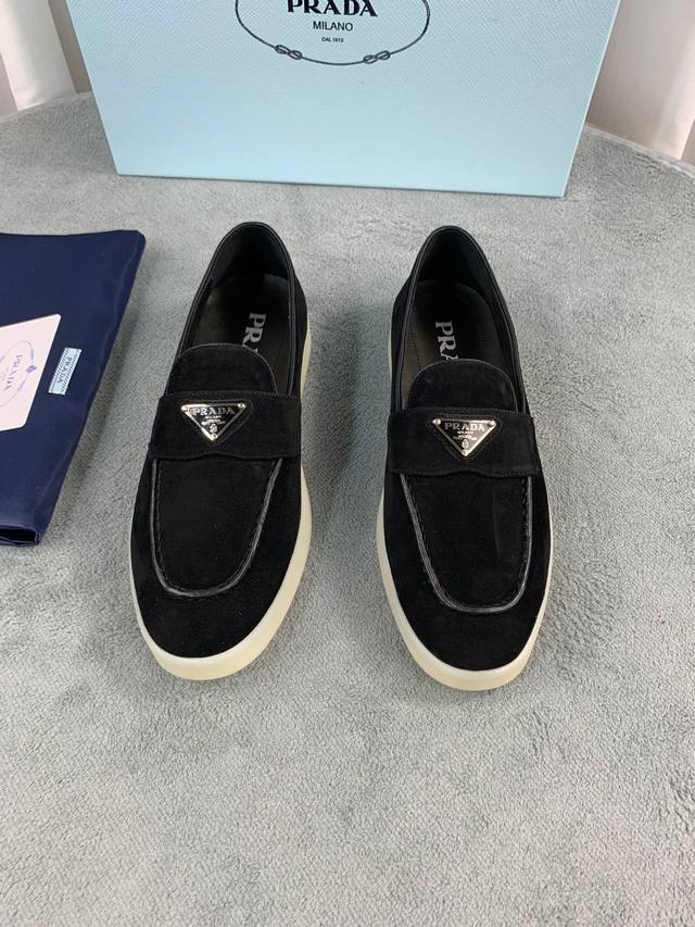 Prada Spring/Summer New Loafers Metal Triangle Logo Upper: Imported cowhide and
