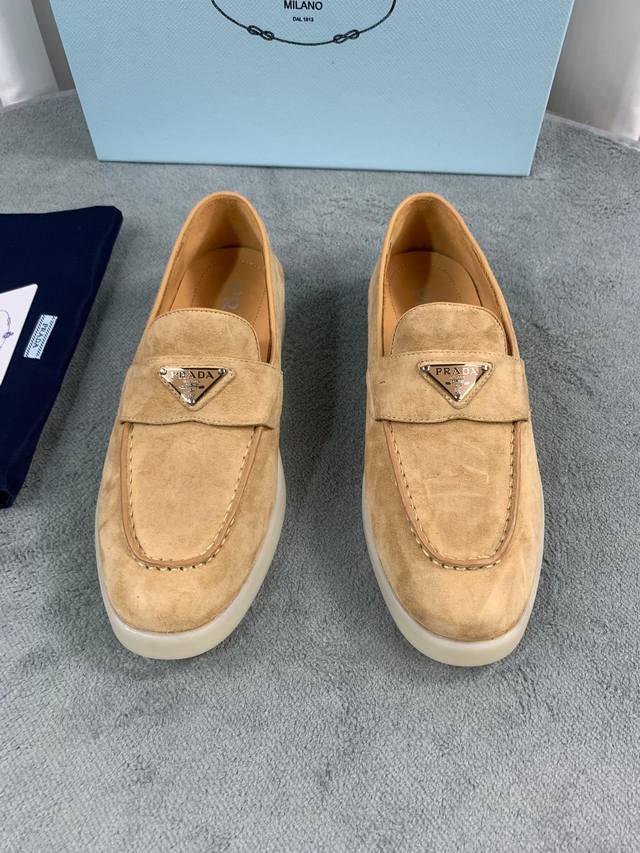 Prada Spring/Summer New Loafers Metal Triangle Logo Upper: Imported cowhide and