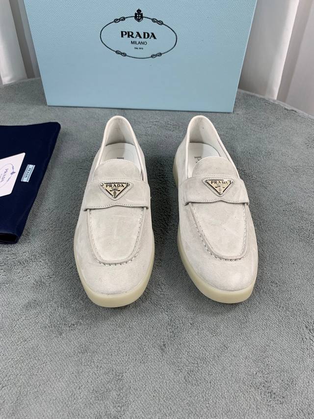 Prada Spring/Summer New Loafers Metal Triangle Logo Upper: Imported cowhide and