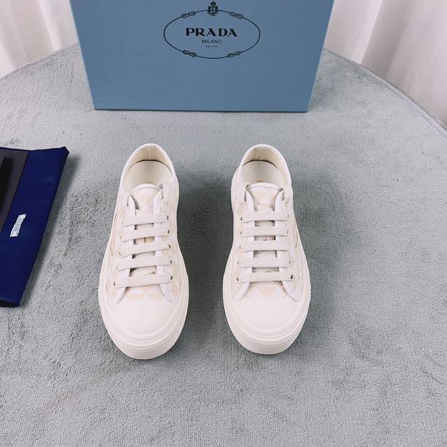 Prada Top-Tier Version Upper: Washed canvas + epoxy resin finish Lining: Importe