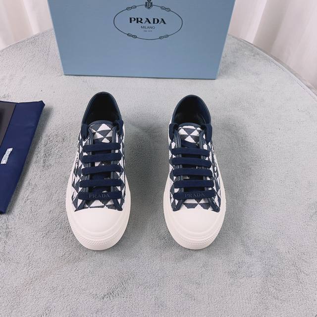 Prada Top-Tier Version Upper: Washed canvas + epoxy resin finish Lining: Importe