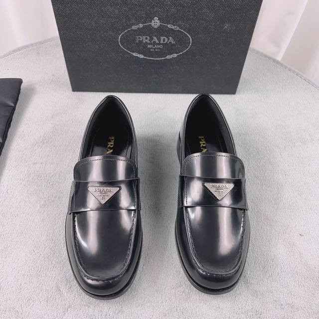 Prada New Model Upper: Imported split-bead cowhide Lining: Imported soft cowhide