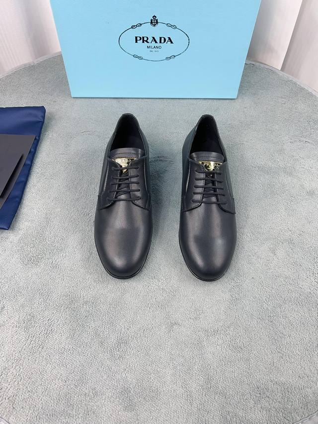 Prada Early Spring Single Shoes Collection Upper: Imported split-edge beads, pat