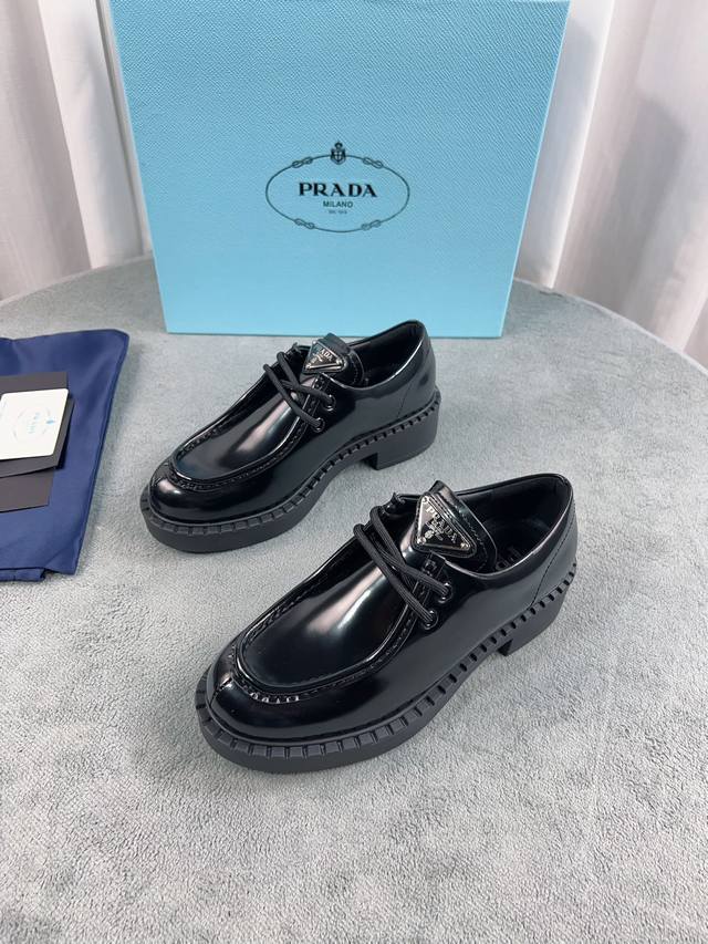 Latest Prada Loafers Upper: Imported split-edge beads, patent leather Lining: Im