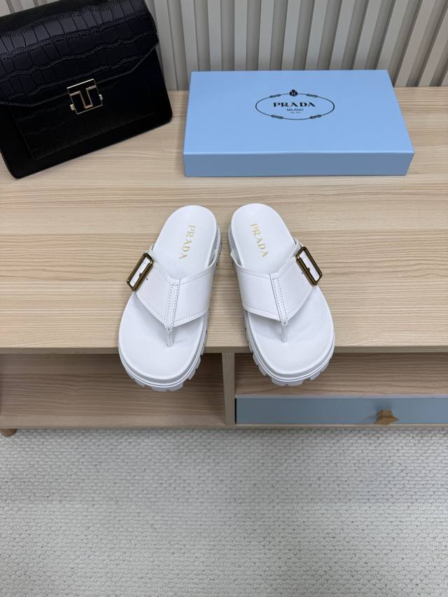 Prada 25Ss Platform Flip-Flops This year's trendy square-toe flip-flops are a mu