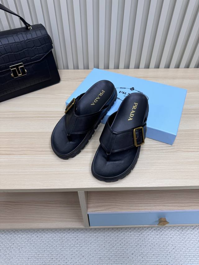 Prada 25Ss Platform Flip-Flops This year's trendy square-toe flip-flops are a mu
