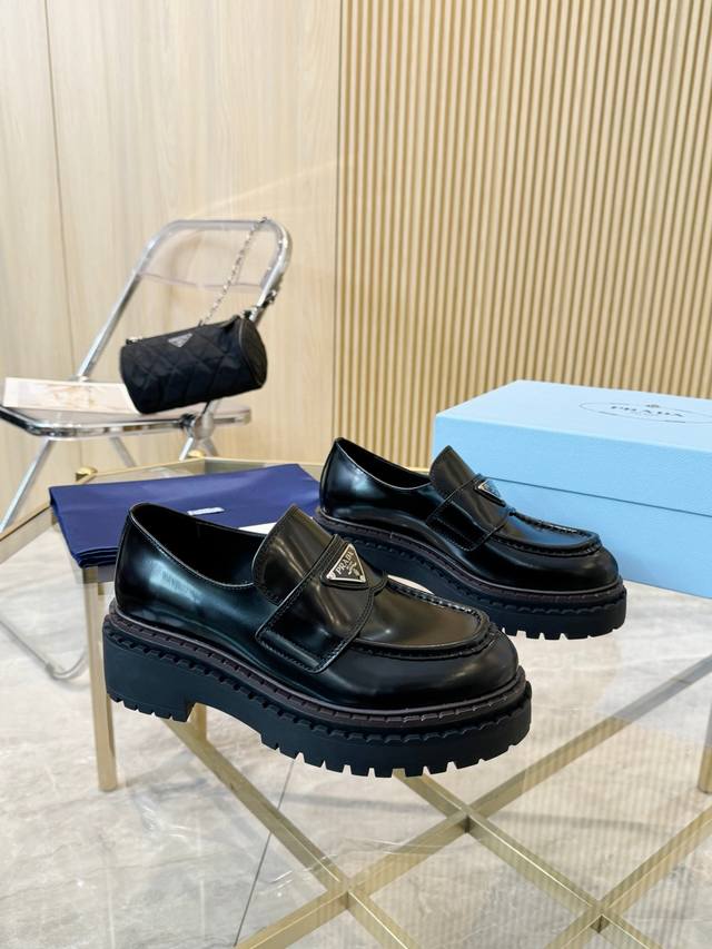 Sss proudly presents the Prada Gear Sole Series Prada's early autumn/winter runw