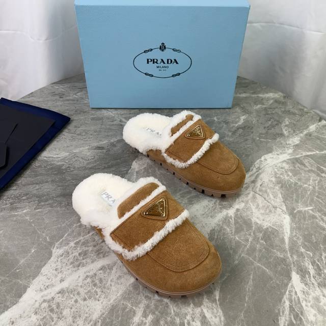 Latest P brand model. Outer: High-gloss cow suede. Lining: Original custom-made