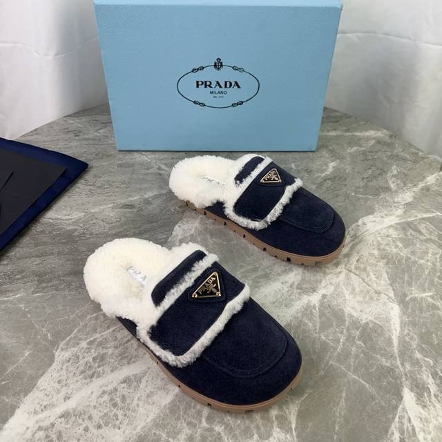 Latest P brand model. Outer: High-gloss cow suede. Lining: Original custom-made