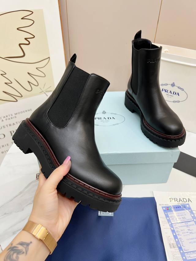 Prada's early spring runway show and influencer-endorsed "Dreamy City Never Slee