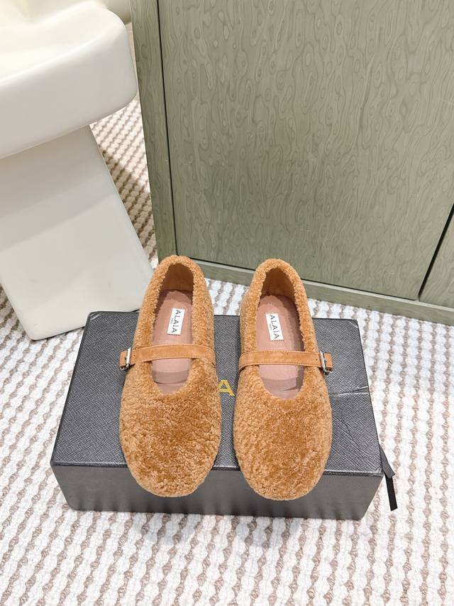 High-quality Alaia Autumn/Winter New Wool Mary Jane Ballet Shoes. Made with sued