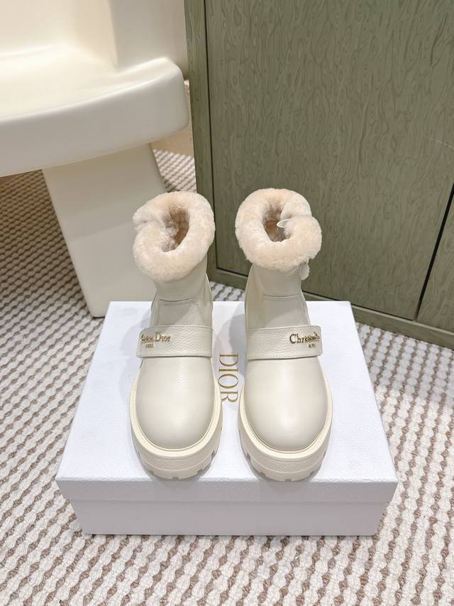 High-quality Dior-Mor series punk-style warm and cozy women's boots. 2025 Autumn High-quality Dior-Mor series punk-style warm and cozy women's boots. 2025 Autumn