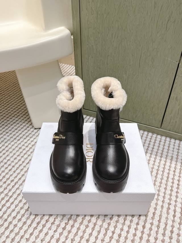 High-quality Dior-Mor series punk-style warm and cozy women's boots. 2025 Autumn High-quality Dior-Mor series punk-style warm and cozy women's boots. 2025 Autumn