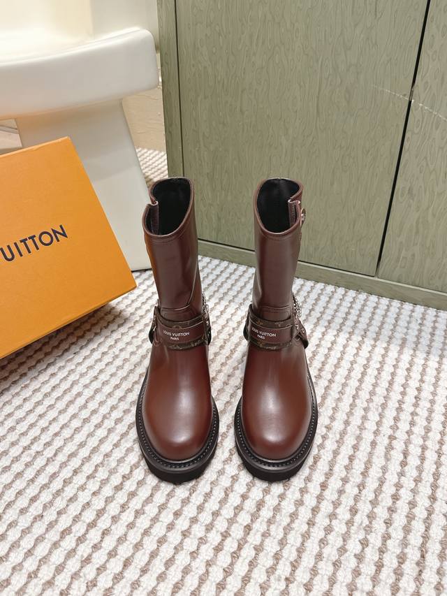 High-quality Louis Vuitton 25Ss Lv autumn/winter new high-heeled ankle boots. Ve