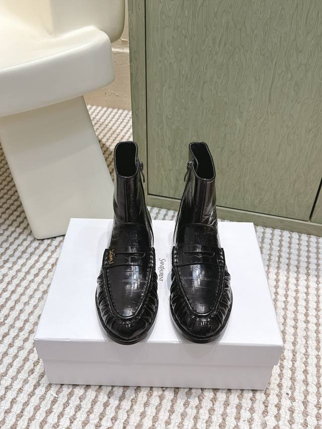 High-quality Yves Saint Laurent 25Ss new YSL small logo high-top loafers. The ic