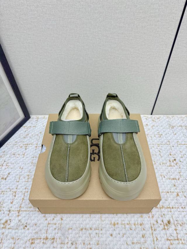 High-quality factory-made couple's Ugg new wool shoes are comfortable and snug,