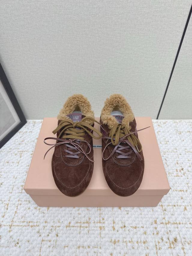 High-quality factory-made Miu Miu latest runway retro furry shoes, German traini