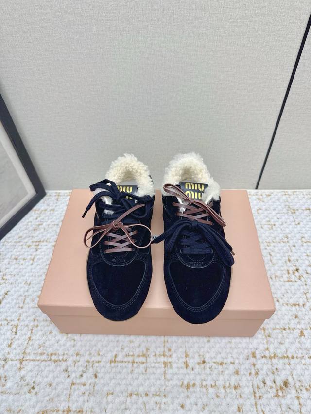 High-quality factory-made Miu Miu latest runway retro furry shoes, German traini