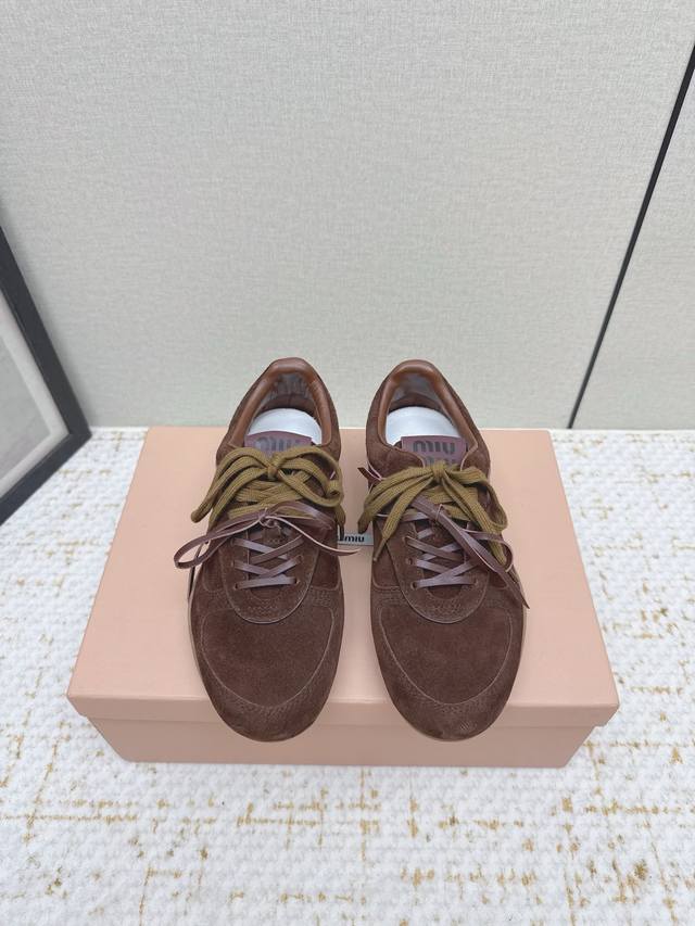 High-quality factory-made Miu Miu latest runway retro furry shoes, German traini