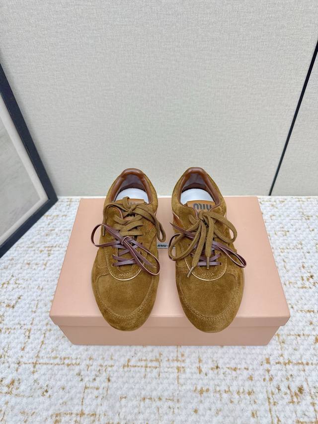 High-quality factory-made Miu Miu latest runway retro furry shoes, German traini