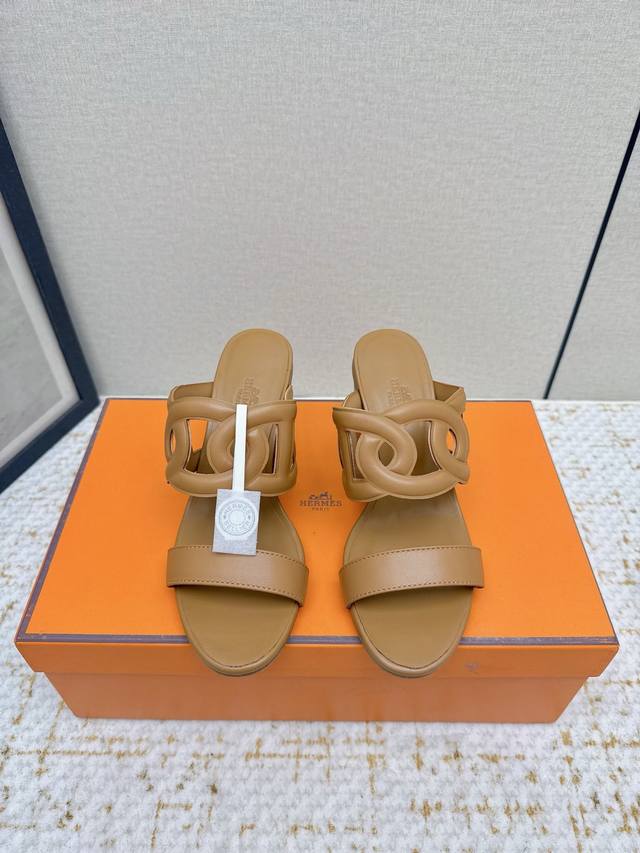 High-quality factory-made 2025 Hermes new mid-heel sandals, custom-made with han