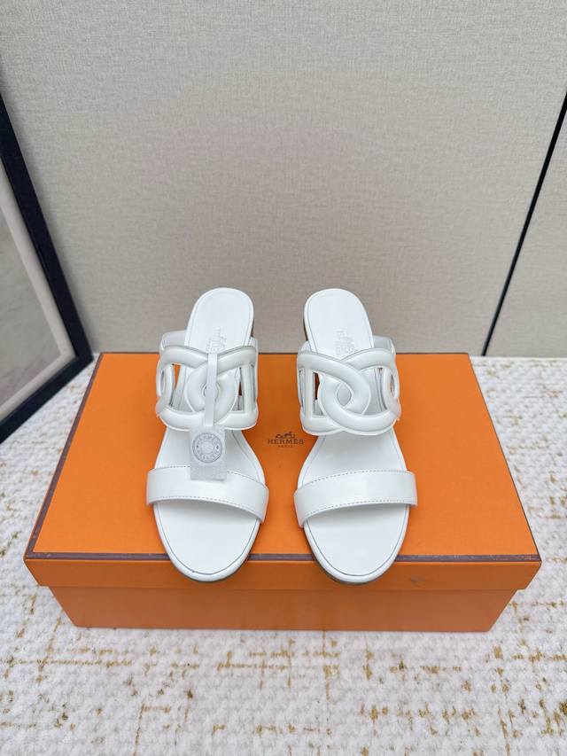 High-quality factory-made 2025 Hermes new mid-heel sandals, custom-made with han